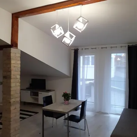 Flora Apartman *