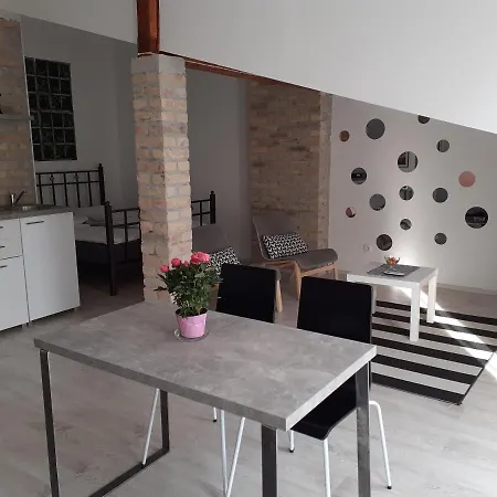 Flora Apartment *