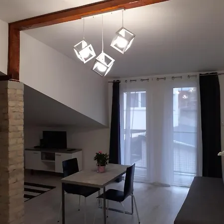 Flora Apartman *