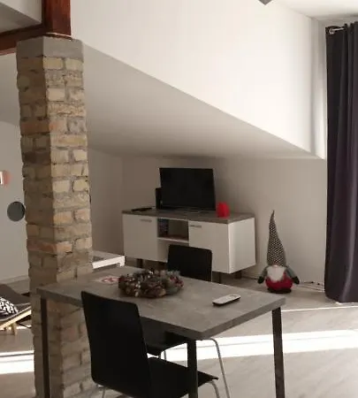 Flora Apartment *